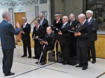 Kampin Mieslaulajat Körmyt kerhossamme 2.9.2014
HIENO ESITYS