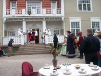 Kuningas saapuu vierailulle.
kuva SS